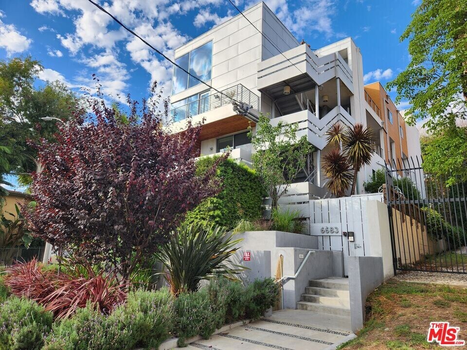 6683 Franklin Ave in Los Angeles, CA - Building Photo