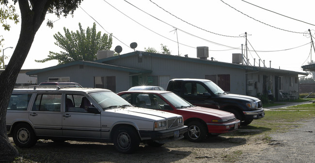 2248 Olive Ave in Atwater, CA - Foto de edificio - Building Photo