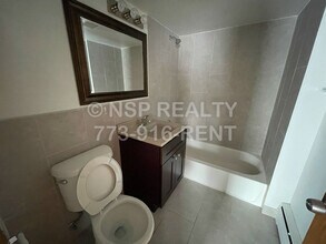 1004 S River Rd, Unit 102 in Des Plaines, IL - Building Photo - Building Photo