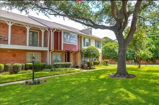 1573 W Sam Houston Pkwy S in Houston, TX - Building Photo
