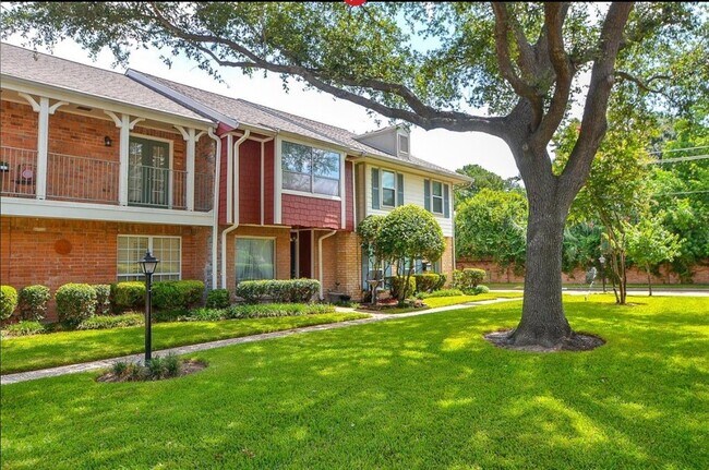 1573 W Sam Houston Pkwy S