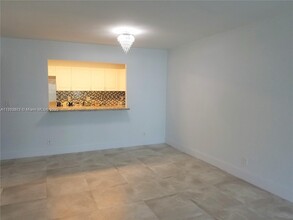 19380 Collins Ave, Unit 1010 in Sunny Isles Beach, FL - Building Photo - Building Photo