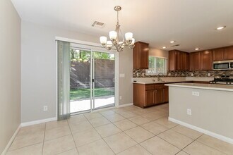 9989 Panguitch Lake Ct in Las Vegas, NV - Foto de edificio - Building Photo