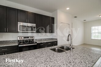 653 Parakeet Ct in Poinciana, FL - Foto de edificio - Building Photo