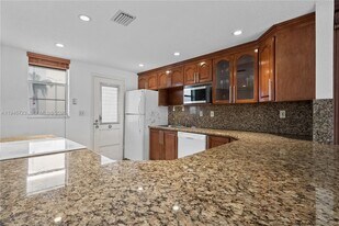 3030 Marcos Dr in Aventura, FL - Building Photo
