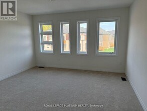 43 Mckernan Ave. in Brantford, ON - Building Photo - Building Photo