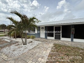 260 Nippino Trail E in Nokomis, FL - Building Photo