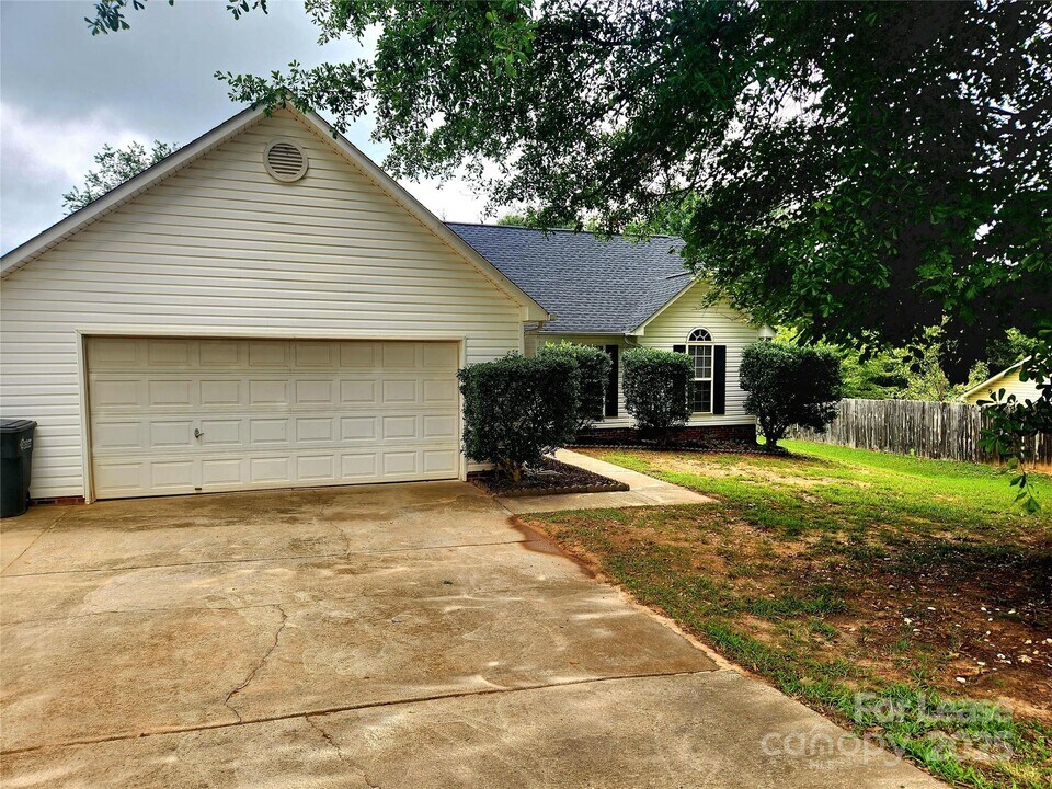 403 Winecoff St in Troutman, NC - Building Photo