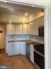 103 Cross Keys Rd in Baltimore, MD - Building Photo - Building Photo