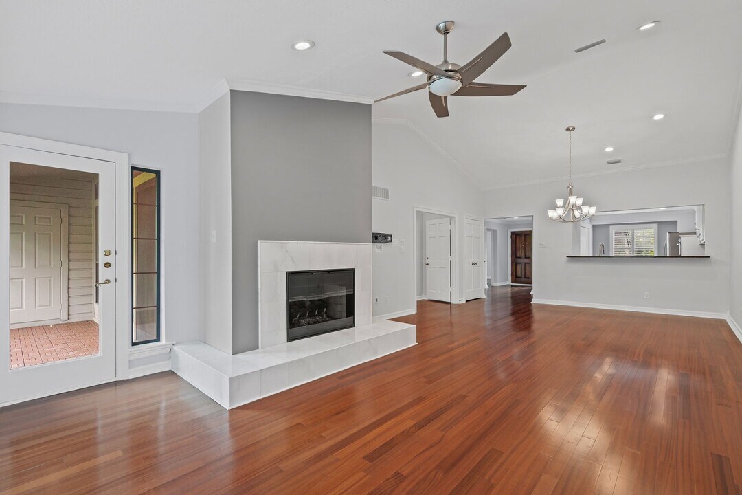 5080 Westgrove Dr in Dallas, TX - Building Photo