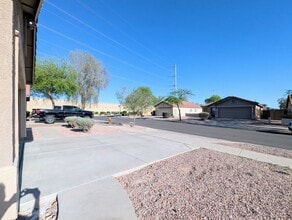 3008 W Running Deer Trl in Phoenix, AZ - Building Photo - Building Photo