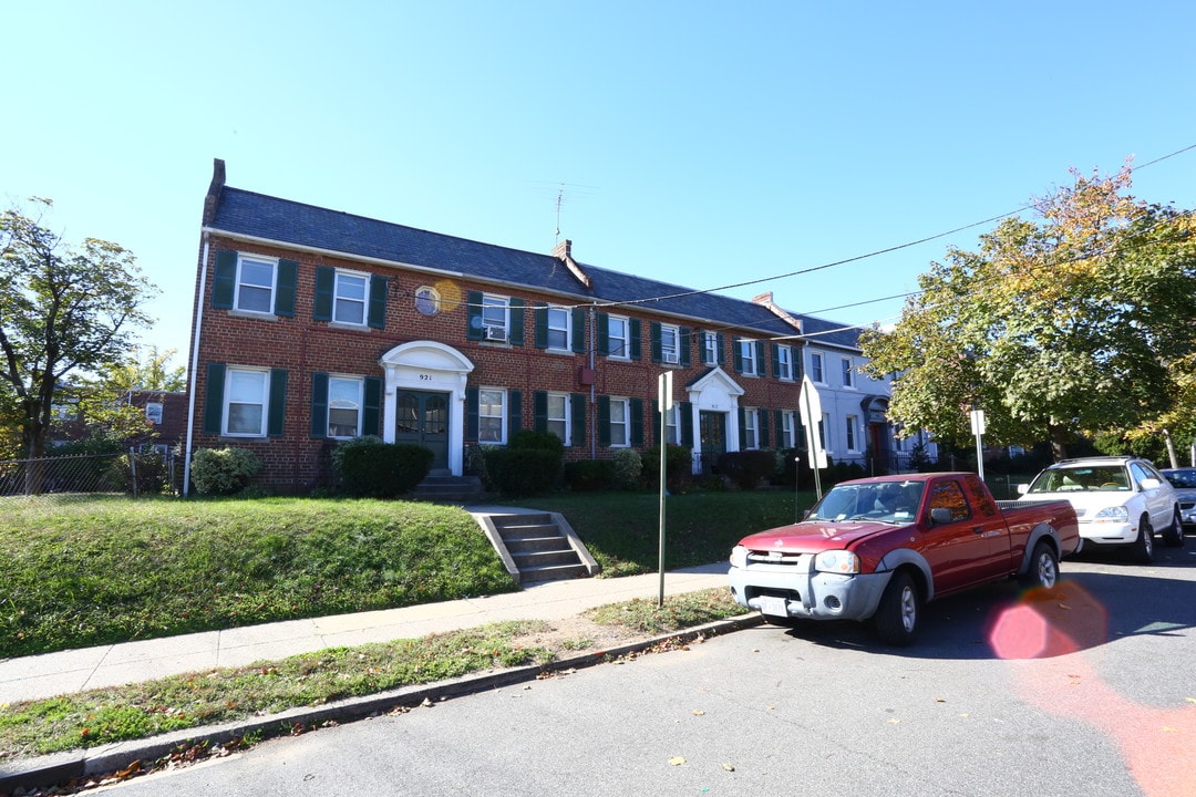 921 Quincy St NE in Washington, DC - Building Photo