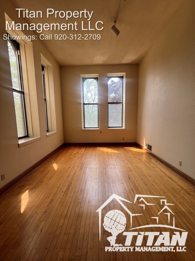 207 E Irving Ave in Oshkosh, WI - Building Photo - Building Photo