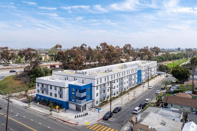 Luxurious Apartments - 3 Bedroom, 2 Bedroom and 1 Bedroom units available! in Los Angeles, CA - Building Photo - Building Photo