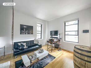 56 Pine St in New York, NY - Building Photo - Building Photo