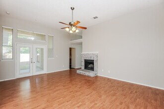 208 Vines Dr in Cedar Hill, TX - Building Photo - Building Photo