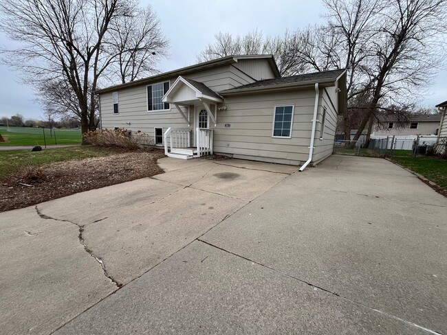 3917 E 18th St in Sioux Falls, SD - Building Photo - Building Photo