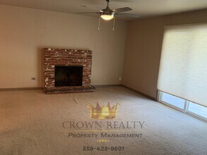 233 E Lois Ave in Tulare, CA - Building Photo - Building Photo