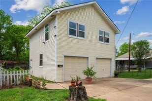 400 Robertson St in Bryan, TX - Building Photo