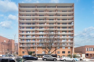 Crescent Towers in Astoria, NY - Building Photo - Building Photo