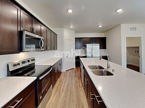 5635 Lighting Hope Ct in North Las Vegas, NV - Foto de edificio - Building Photo