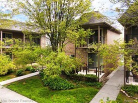 1723 E 14 Mile Rd, Unit D in Birmingham, MI - Building Photo