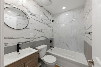 105 Arlington Ave, Unit 203 in Elmhurst, IL - Building Photo - Building Photo