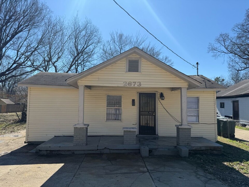 2673 Midland Ave in Memphis, TN - Building Photo