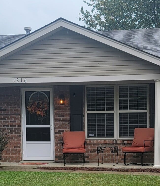 1216 Pebble Creek Dr in Jeffersonville, IN - Building Photo - Building Photo