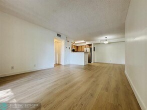 7630 Westwood Dr in Tamarac, FL - Building Photo - Building Photo
