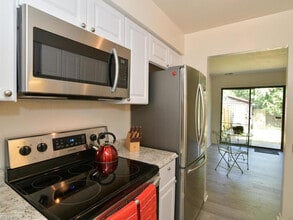 407 Hill Meadow Dr in Virginia Beach, VA - Building Photo - Building Photo