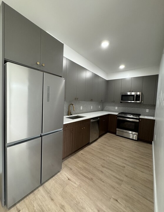 276 Duncan Ave, Unit 8 in Jersey City, NJ - Building Photo