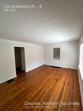 126 Glenridge Pl, Unit B in Cincinnati, OH - Building Photo - Building Photo