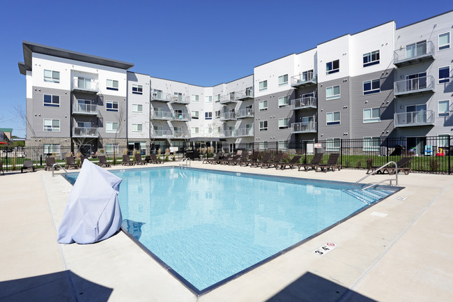 Lake Shore Apartments in Ankeny, IA - Building Photo - Building Photo