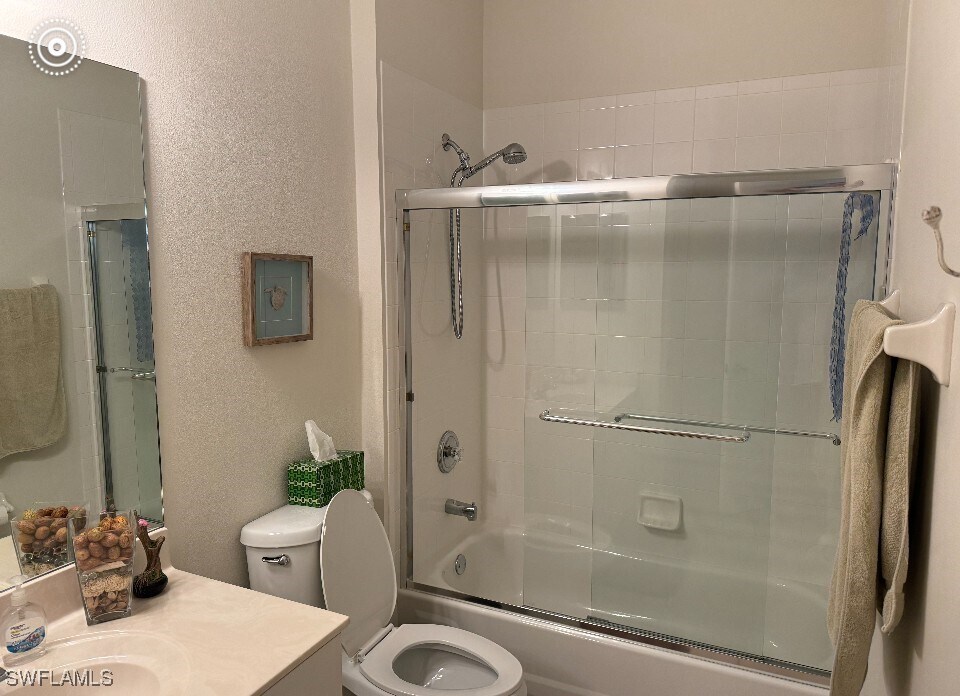 2290 Carrington Ct in Naples, FL - Building Photo