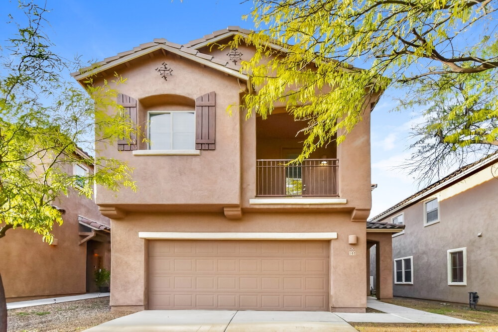 102 W Camino Cuesta Abajo in Sahuarita, AZ - Building Photo