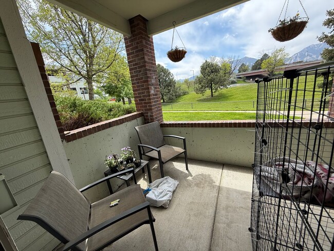 property at 33 S Boulder Cir