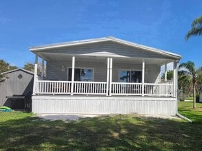 2640 SE Galaxy Way in Stuart, FL - Building Photo - Building Photo