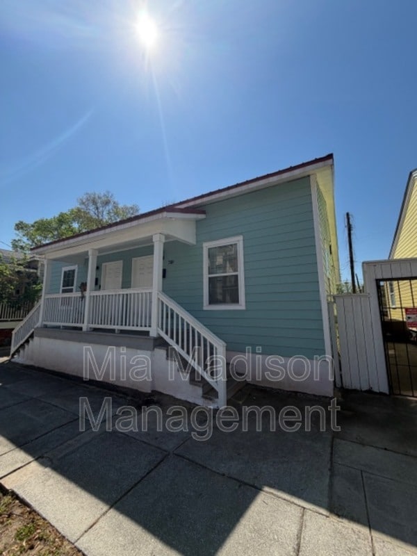 property at 319 W 31st St