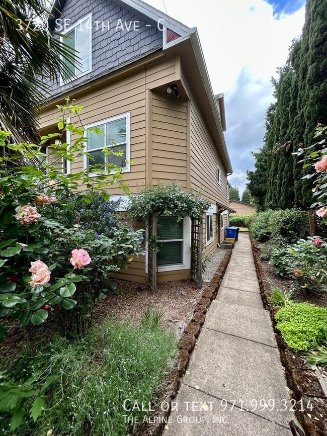 3720 SE 14th Ave in Portland, OR - Building Photo - Building Photo