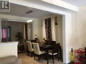 71 Buchanan Cres in Brampton, ON - Building Photo - Building Photo