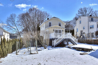 19 Hill St in Norwalk, CT - Foto de edificio - Building Photo