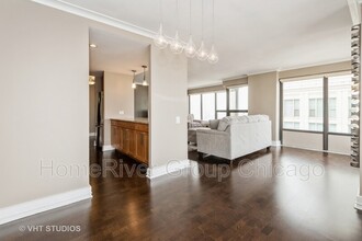 30 E Huron St in Chicago, IL - Building Photo - Building Photo