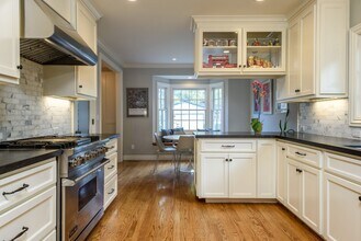 1545 Laurel Pl in Menlo Park, CA - Building Photo - Building Photo