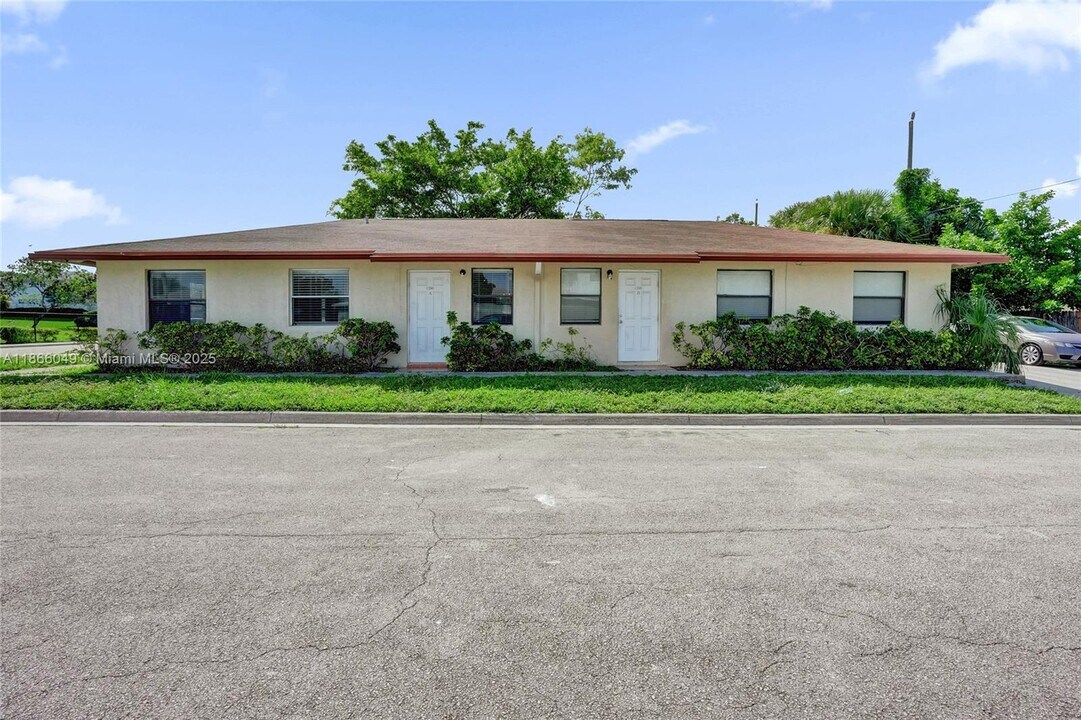 1200 W 31st St in West Palm Beach, FL - Building Photo