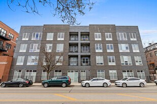 2217 W Madison St in Chicago, IL - Building Photo