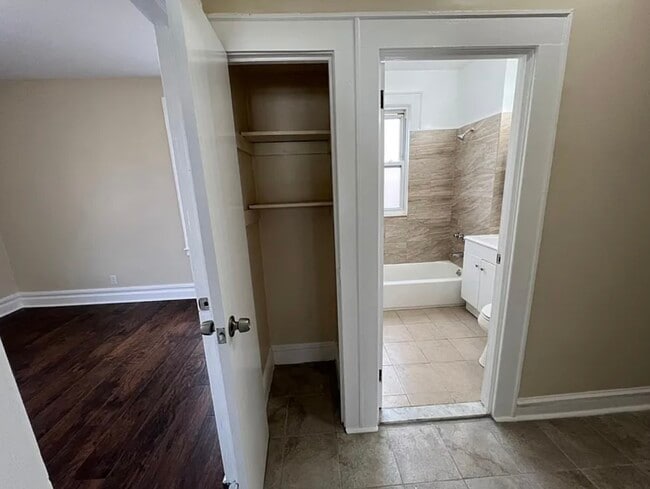 74 Smith St, Unit 2nd Floor in Newark, NJ - Foto de edificio - Building Photo