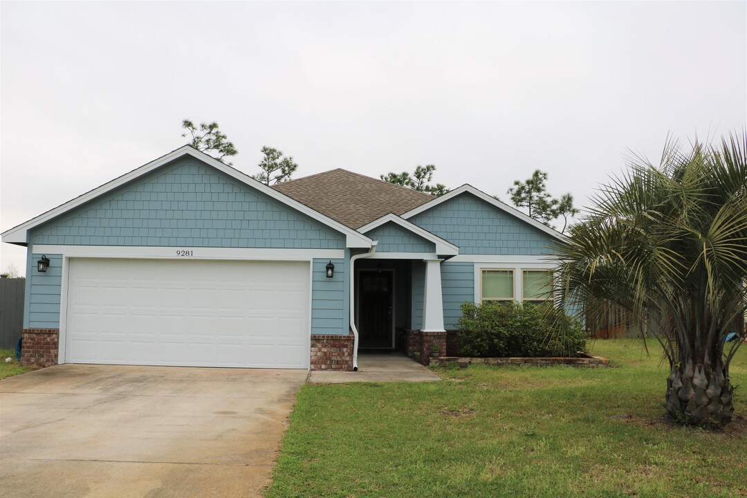 9281 Sundance Ct in Navarre, FL - Foto de edificio