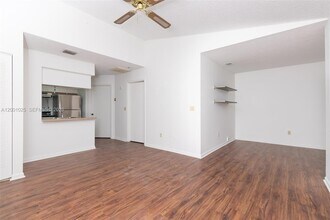 18310 NW 68th Ave, Unit L in Hialeah, FL - Building Photo - Building Photo