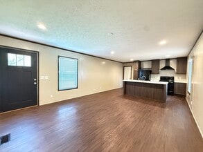 132 Toledo St in Conroe, TX - Foto de edificio - Building Photo